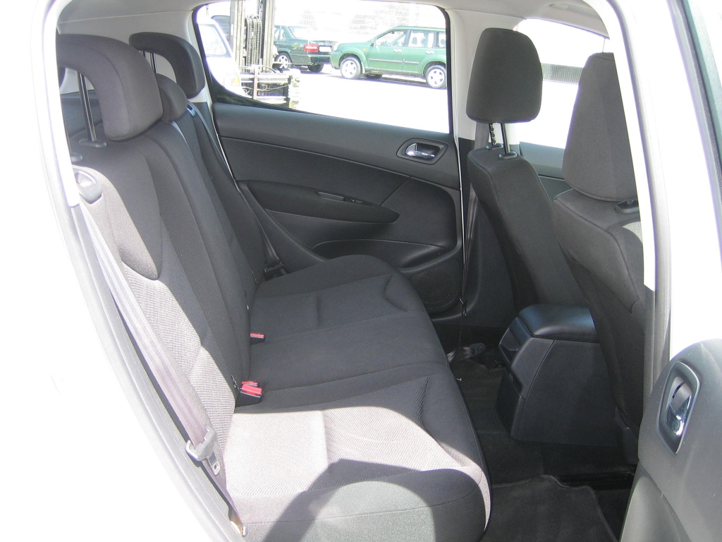 VISTA INTERIOR TRASERO PEUGEOT 308 1.6 HDI 90CV