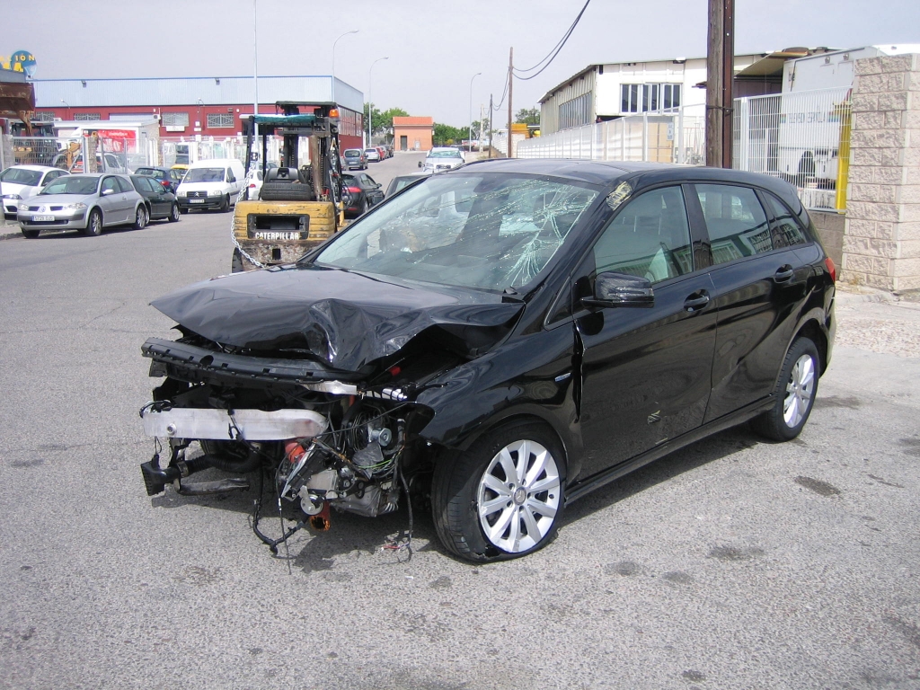 VISTA DELANTERA IZQUIERDA MERCEDES BENZ CLASE B 180 CDI 110CV