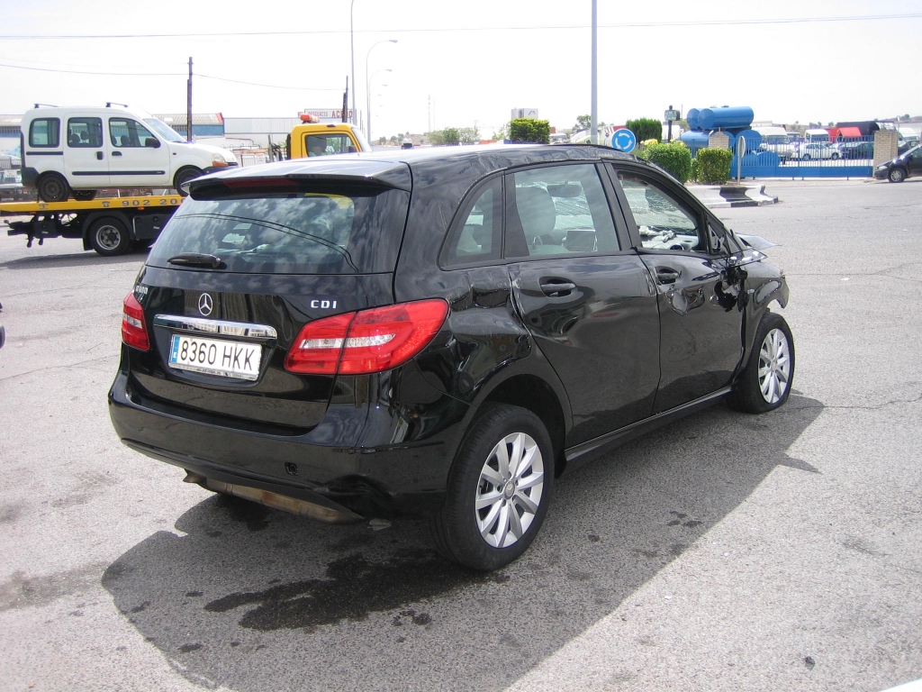 VISTA TRASERA DERECHA MERCEDES BENZ CLASE B 180 CDI 110CV