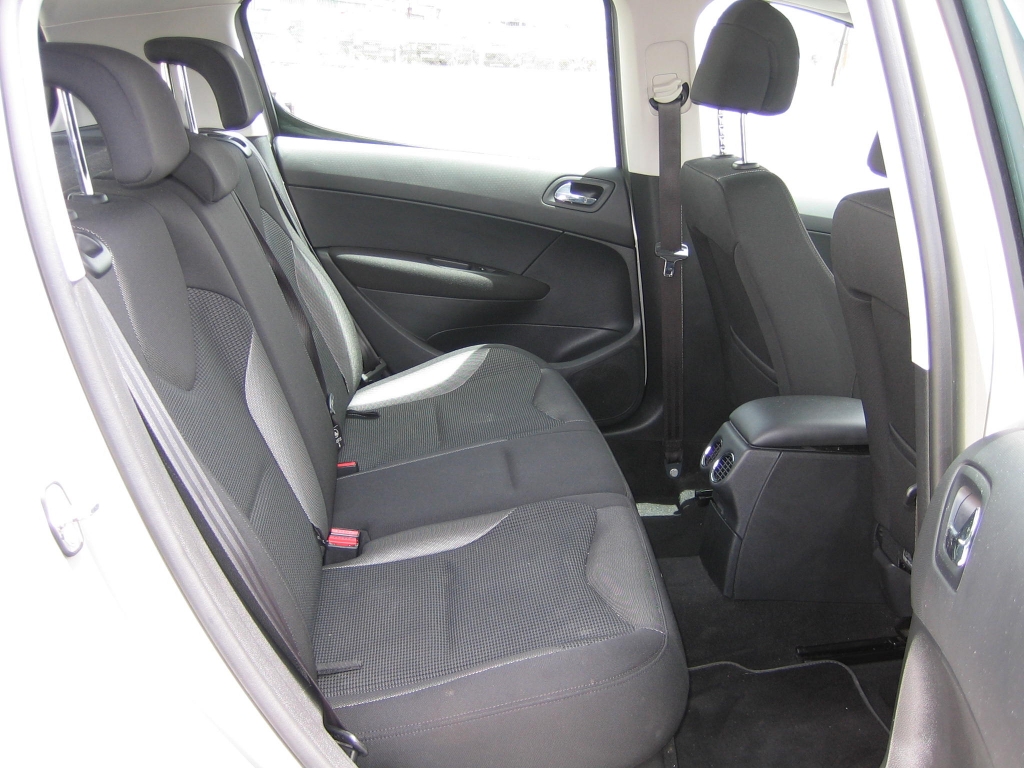 VISTA INTERIOR TRASERO PEUGEOT 308 SPORT 1.6 HDI 90CV