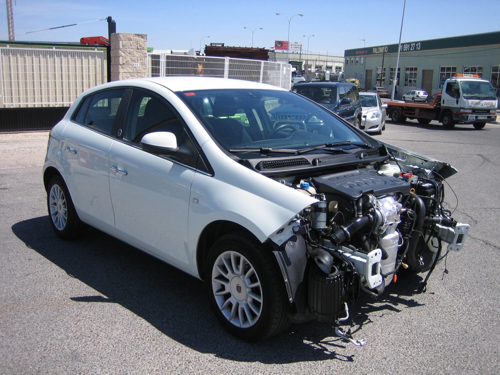 VISTA DELANTERA DERECHA FIAT BRAVO 1.6 MJET 105CV