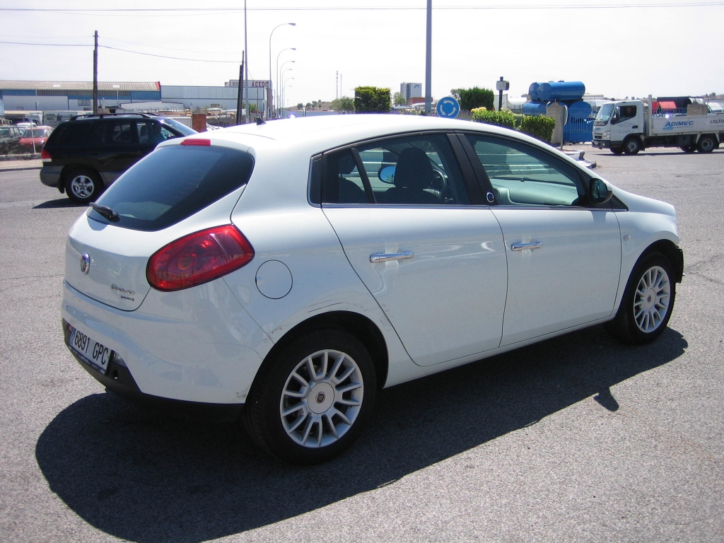VISTA TRASERA DERECHA FIAT BRAVO 1.6 MJET 105CV