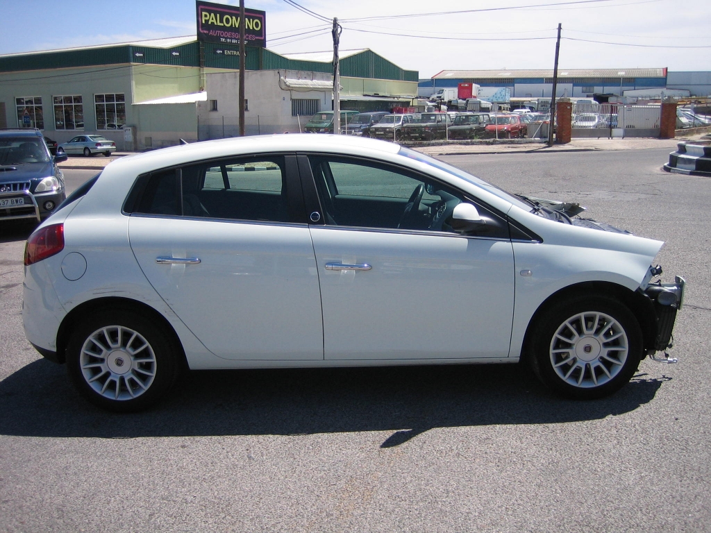 VISTA LATERAL DERECHO FIAT BRAVO 1.6 MJET 105CV