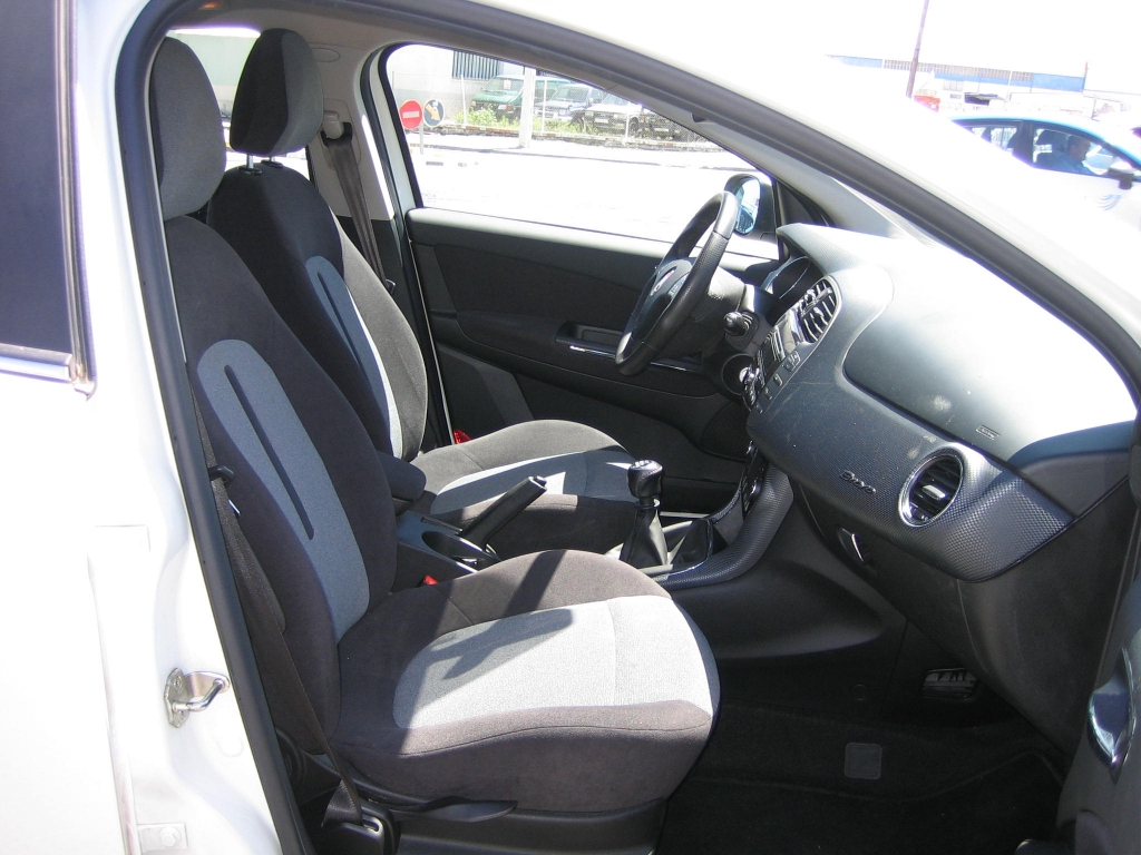 VISTA INTERIOR DERECHO FIAT BRAVO 1.6 MJET 105CV