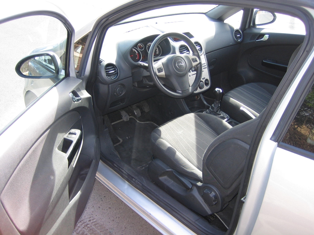 VISTA INTERIOR IZQUIERDO OPEL CORSA  1.3 CDTI 90CV