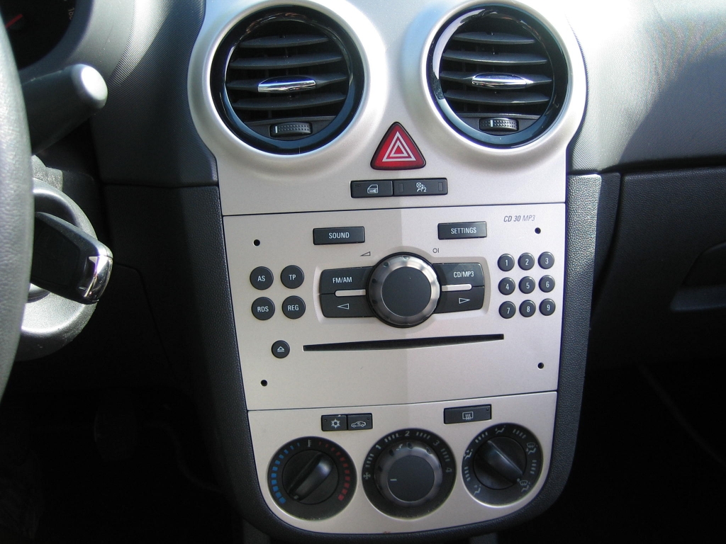 VISTA CD Y A/C OPEL CORSA  1.3 CDTI 90CV