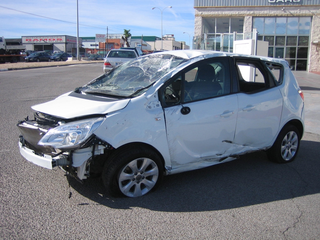 VISTA DELANTERA IZQUIERDA OPEL MERIVA 1.4 I 120CV