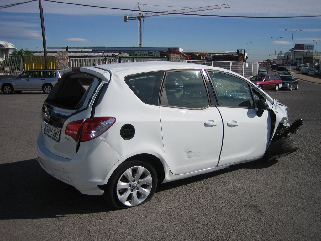 VISTA TRASERA DERECHA OPEL MERIVA 1.4 I 120CV