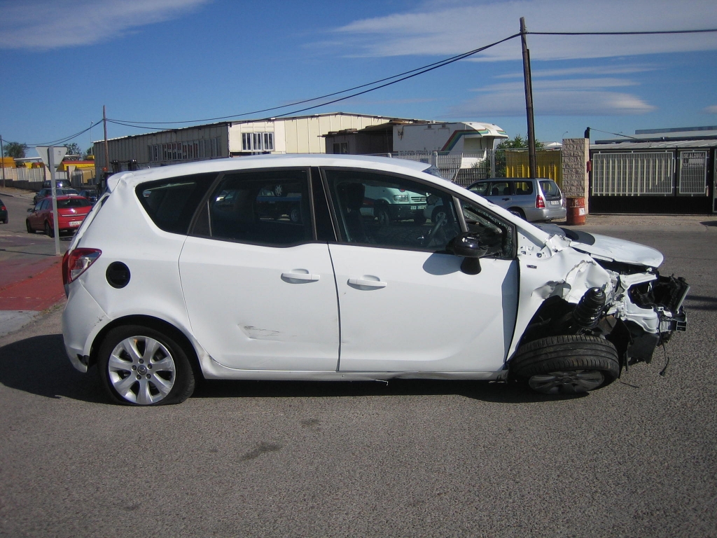 VISTA LATERAL DERECHO OPEL MERIVA 1.4 I 120CV