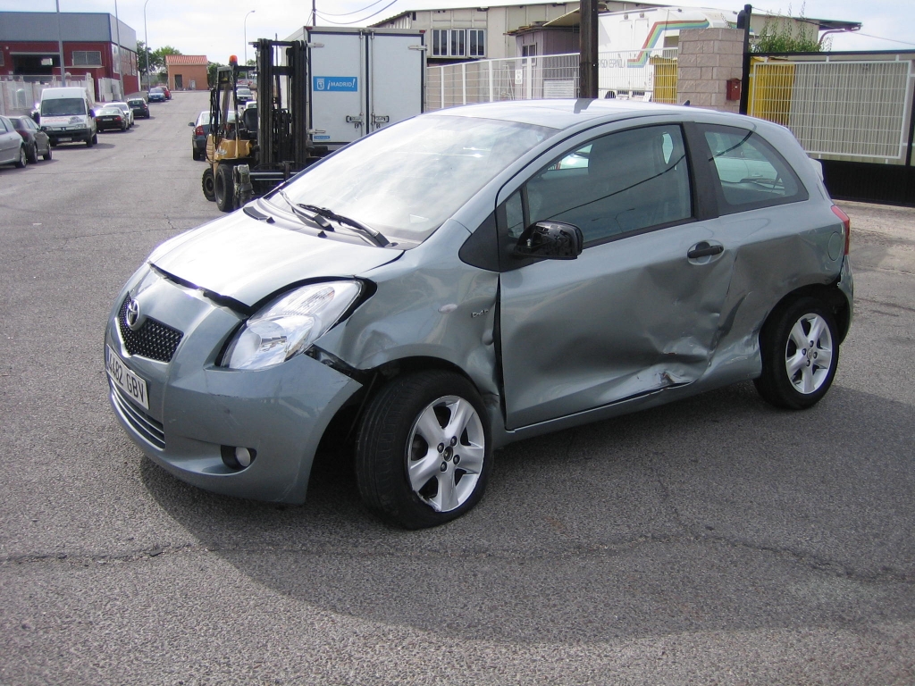 VISTA DELANTERA IZQUIERDA TOYOTA YARIS 1.4 D4D 90CV