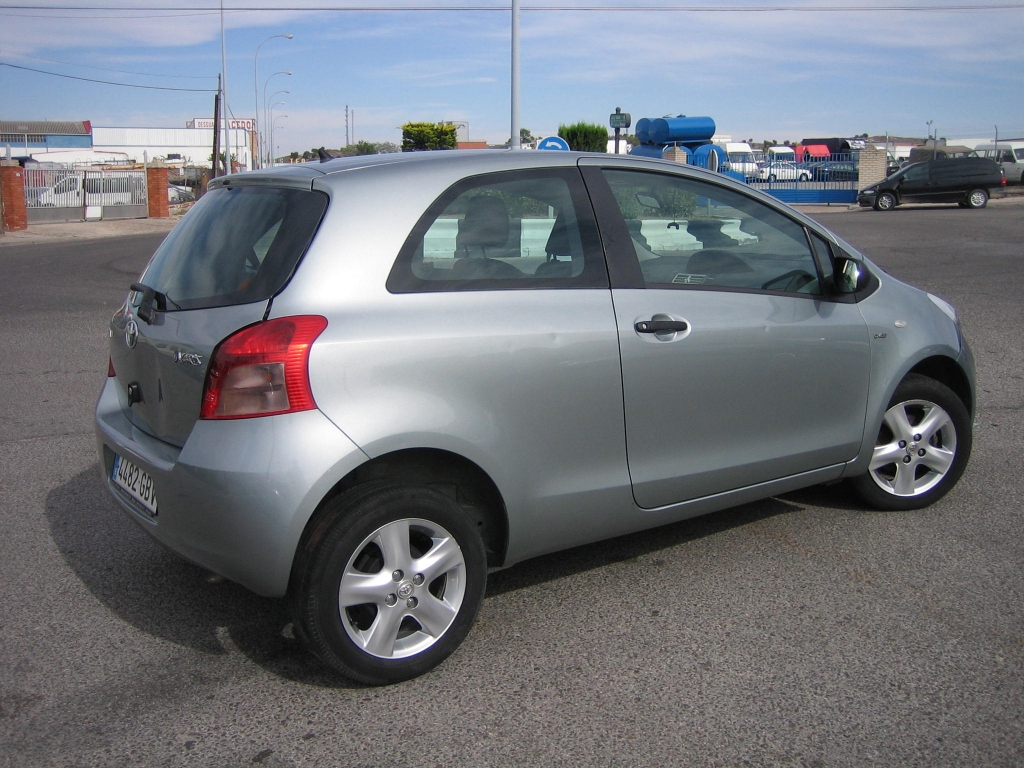 VISTA TRASERA DERECHA TOYOTA YARIS 1.4 D4D 90CV