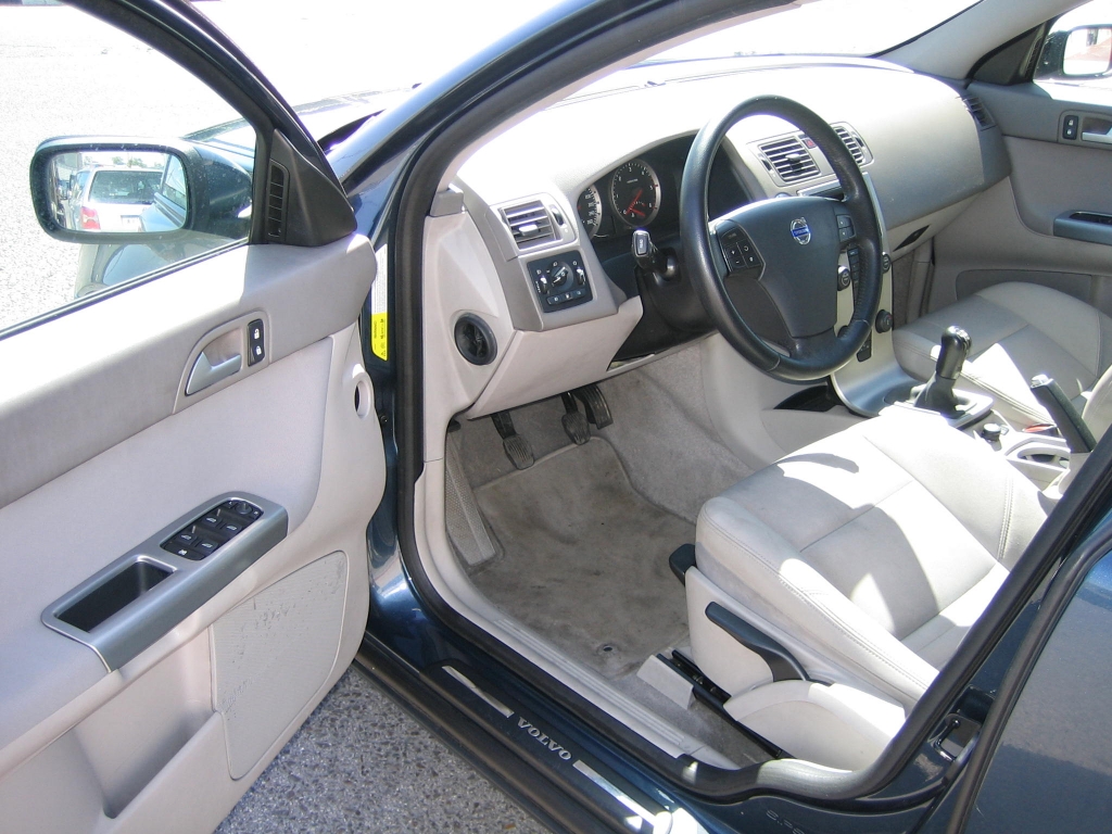 VISTA INTERIOR IZQUIERDO VOLVO V-50 2.0 D 136CV