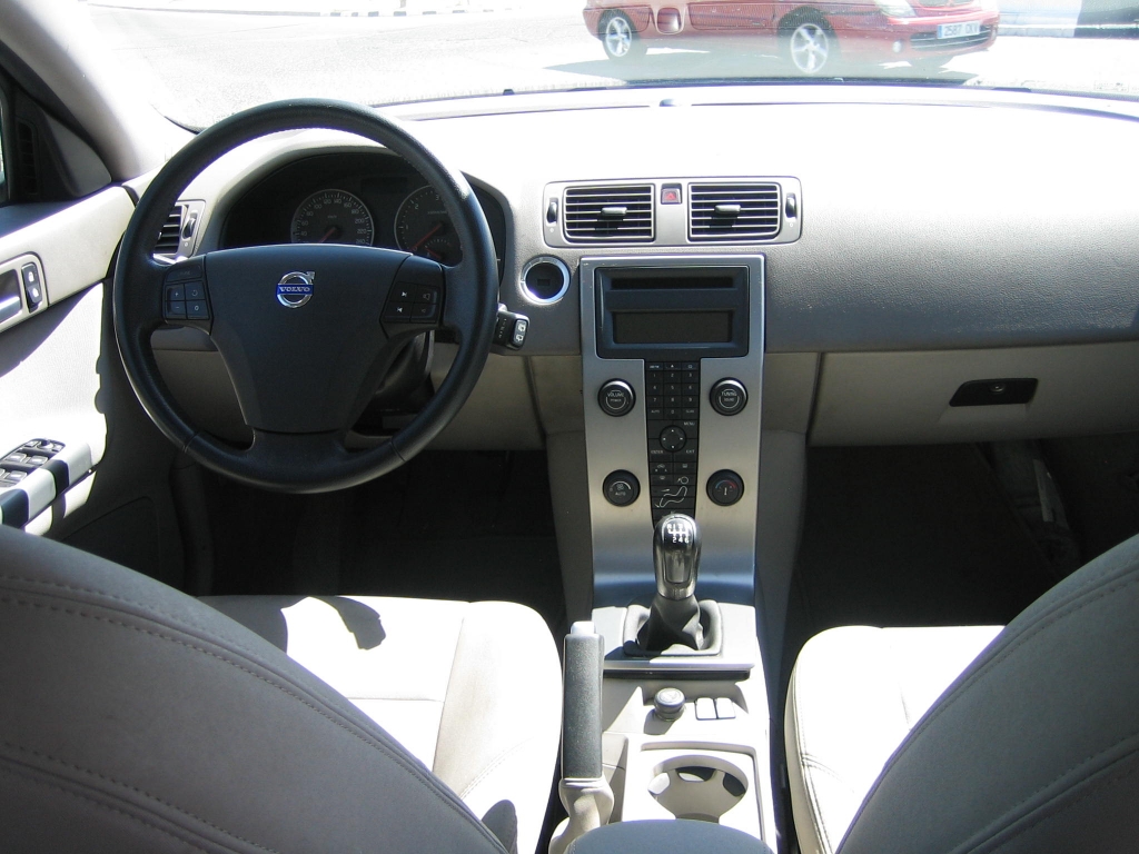 VISTA SALÌCADERO VOLVO V-50 2.0 D 136CV