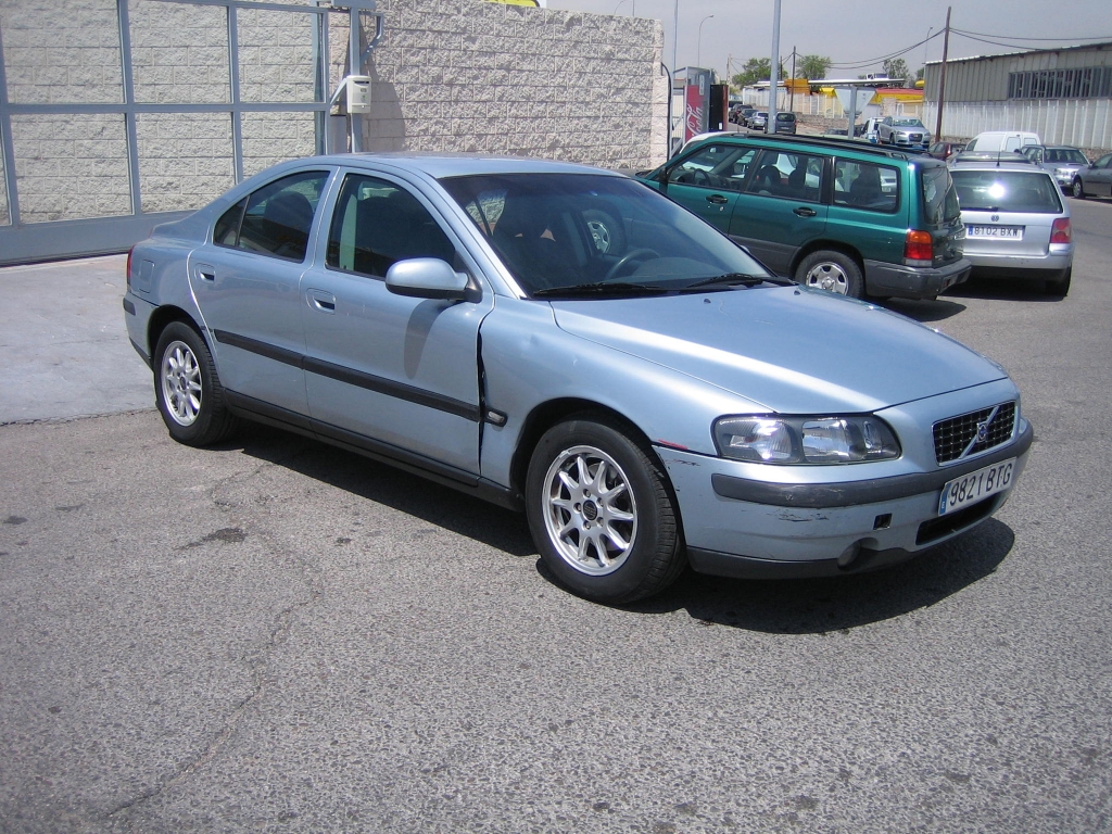 VISTA DELANTERA DERECHA VOLVO S-60 2.4 D 163CV