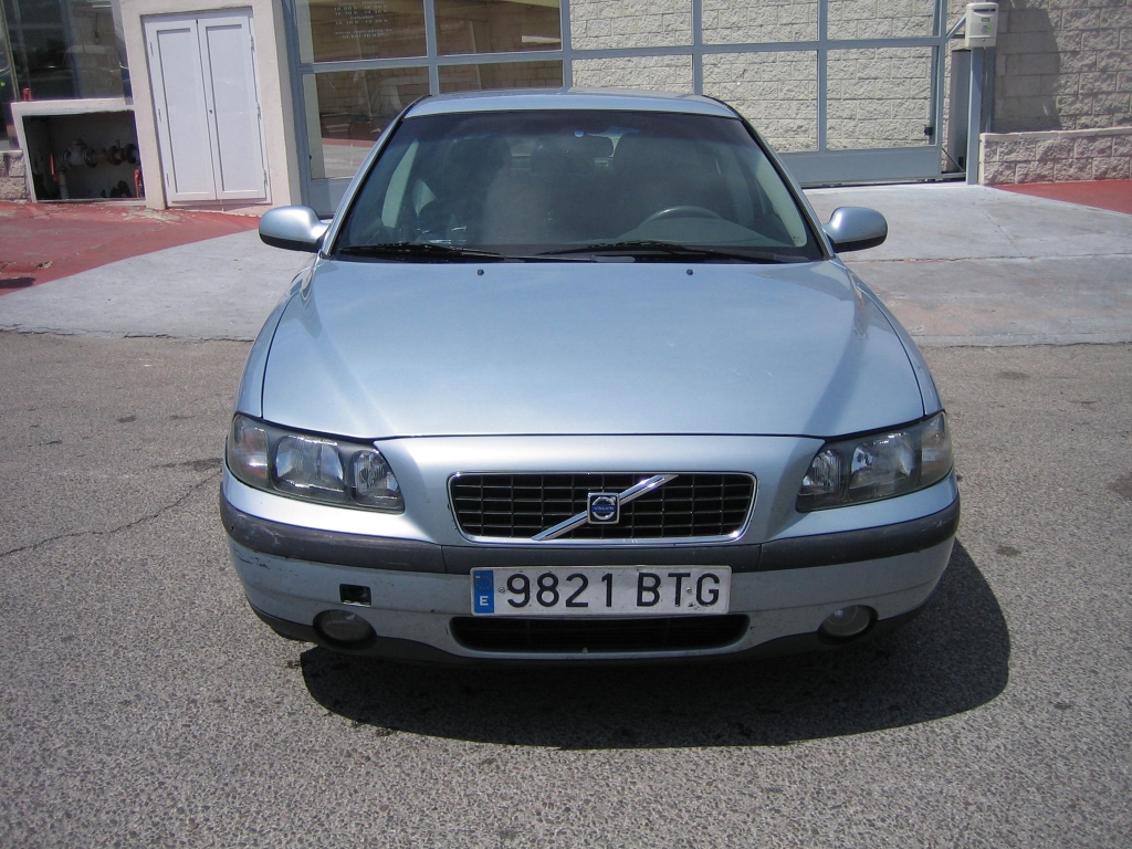 VISTA DELANTERA VOLVO S-60 2.4 D 163CV