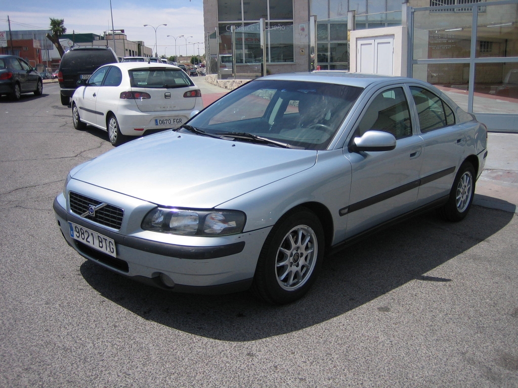 VISTA DELANTERA IZQUIERDA VOLVO S-60 2.4 D 163CV