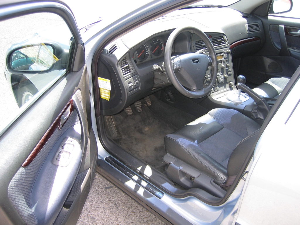 VISTA INTERIOR IZQUIERDO VOLVO S-60 2.4 D 163CV