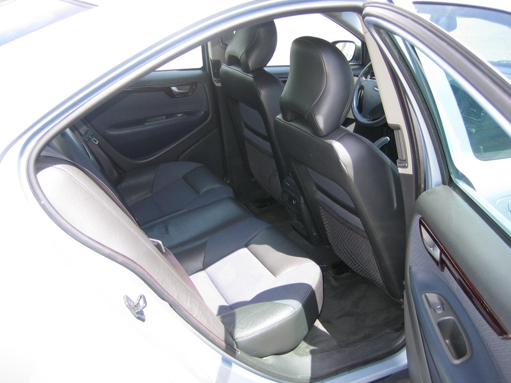 VISTA INTERIOR TRASERO 2 VOLVO S-60 2.4 D 163CV