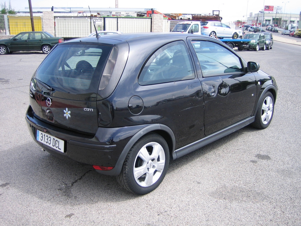 VISTA TRASERA DERECHA OPEL CORSA 1.3 CDTI 70CV