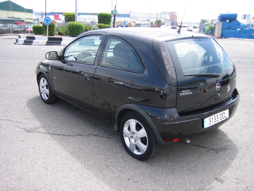 VISTA TRASERA IZQUIERDA OPEL CORSA 1.3 CDTI 70CV