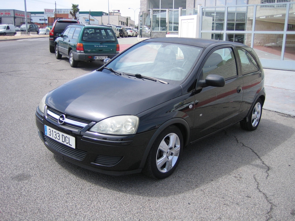VISTA DELANTERA IZQUIERDA OPEL CORSA 1.3 CDTI 70CV