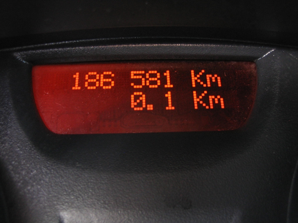 VISTA KM RENAULT MEGANE 1.9 DCI 120CV