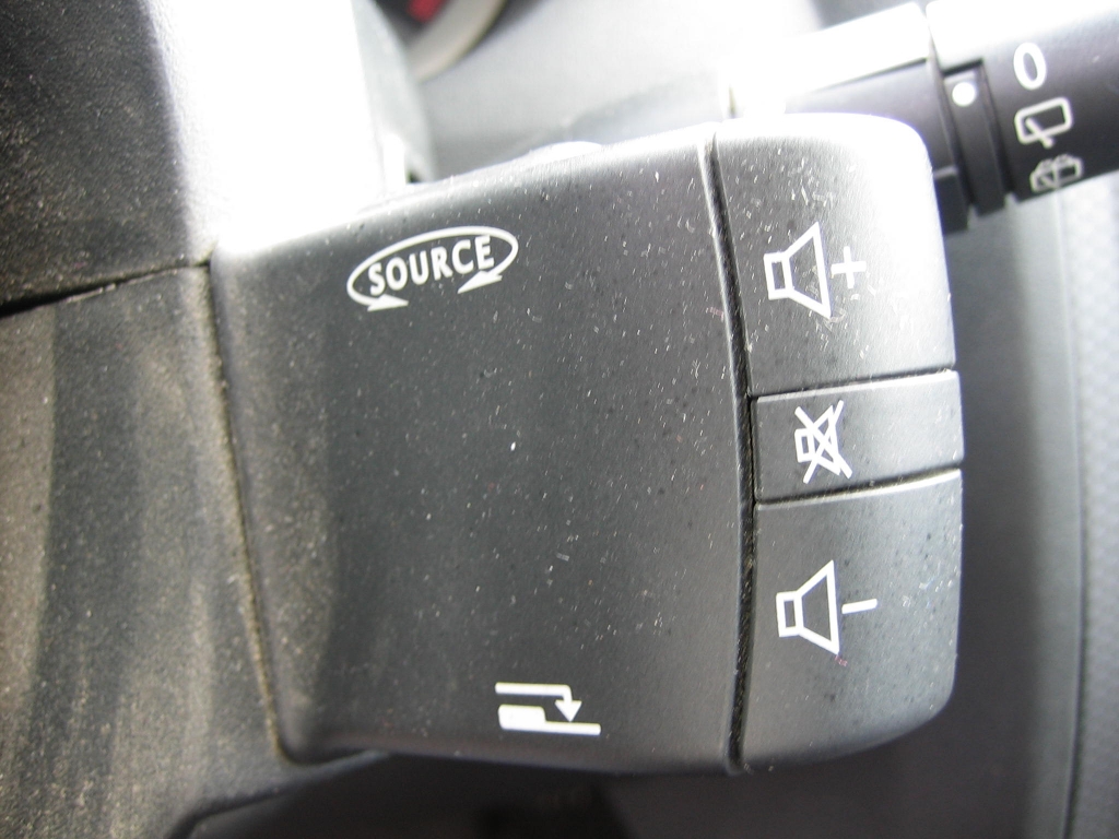 VISTA MANDOS AUDIO EN VOLANTE RENAULT MEGANE 1.9 DCI 120CV