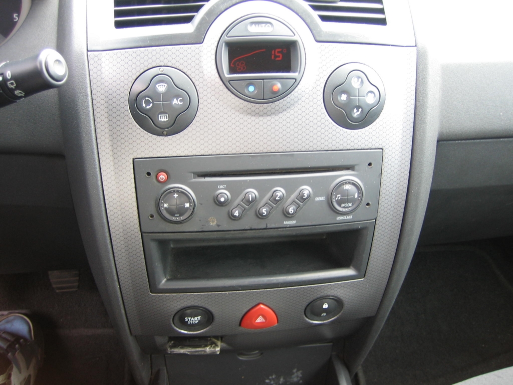 VISTA CD Y CLIMA RENAULT MEGANE 1.9 DCI 120CV