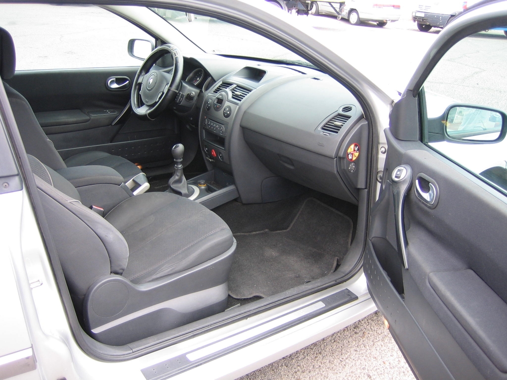VISTA INTERIOR DERECHO RENAULT MEGANE 1.9 DCI 120CV
