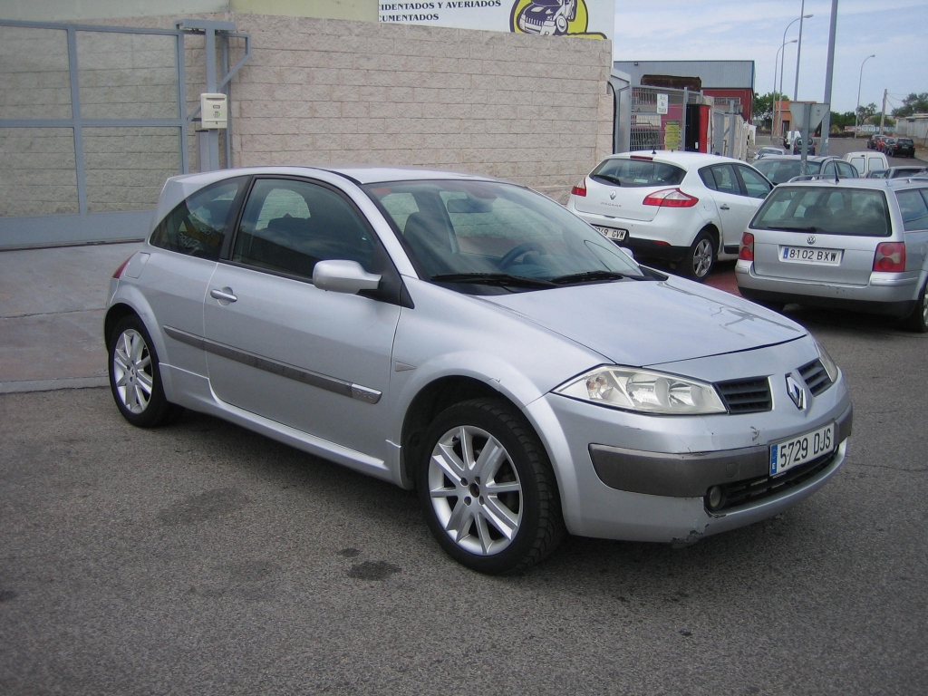 VISTA DELANTERA DERECHA RENAULT MEGANE 1.9 DCI 120CV