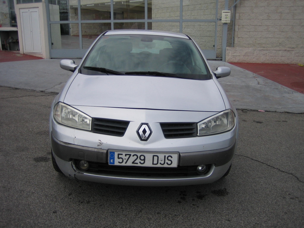 VISTA DELANTERA RENAULT MEGANE 1.9 DCI 120CV