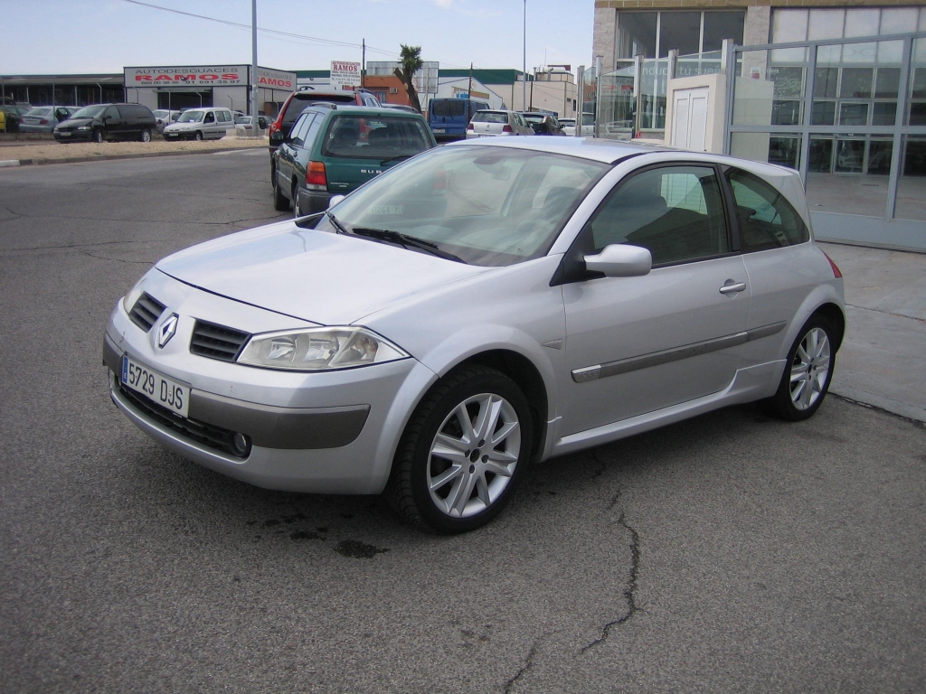 VISTA DELANTERA IZQUIERDA RENAULT MEGANE 1.9 DCI 120CV