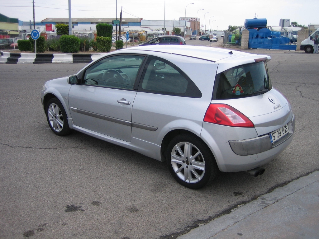 VISTA TRASERA IZQUIERDA RENAULT MEGANE 1.9 DCI 120CV