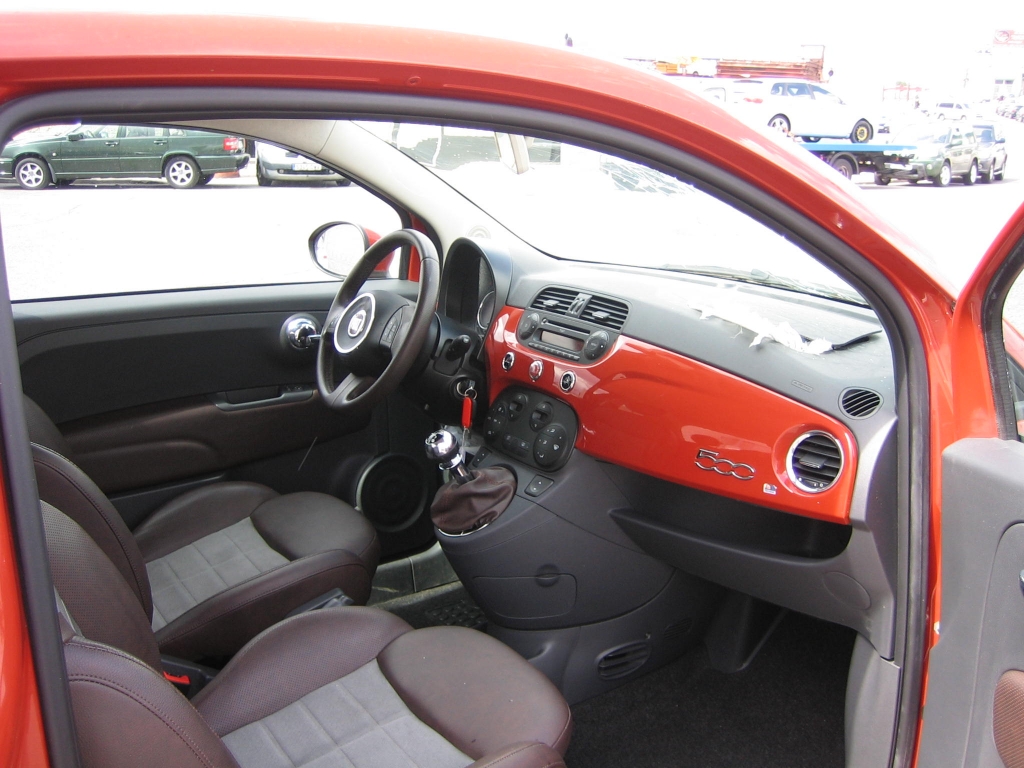 VISTA INTERIOR DERECHO FIAT 500 1.4 100CV
