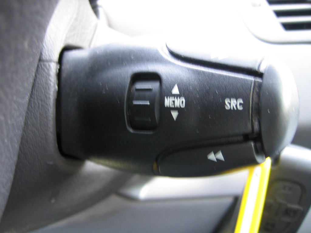 VISTA MANDOS AUDIO EN VOLANTE PEUGEOT 807 2.2 HDI 130CV 8 PLAZAS