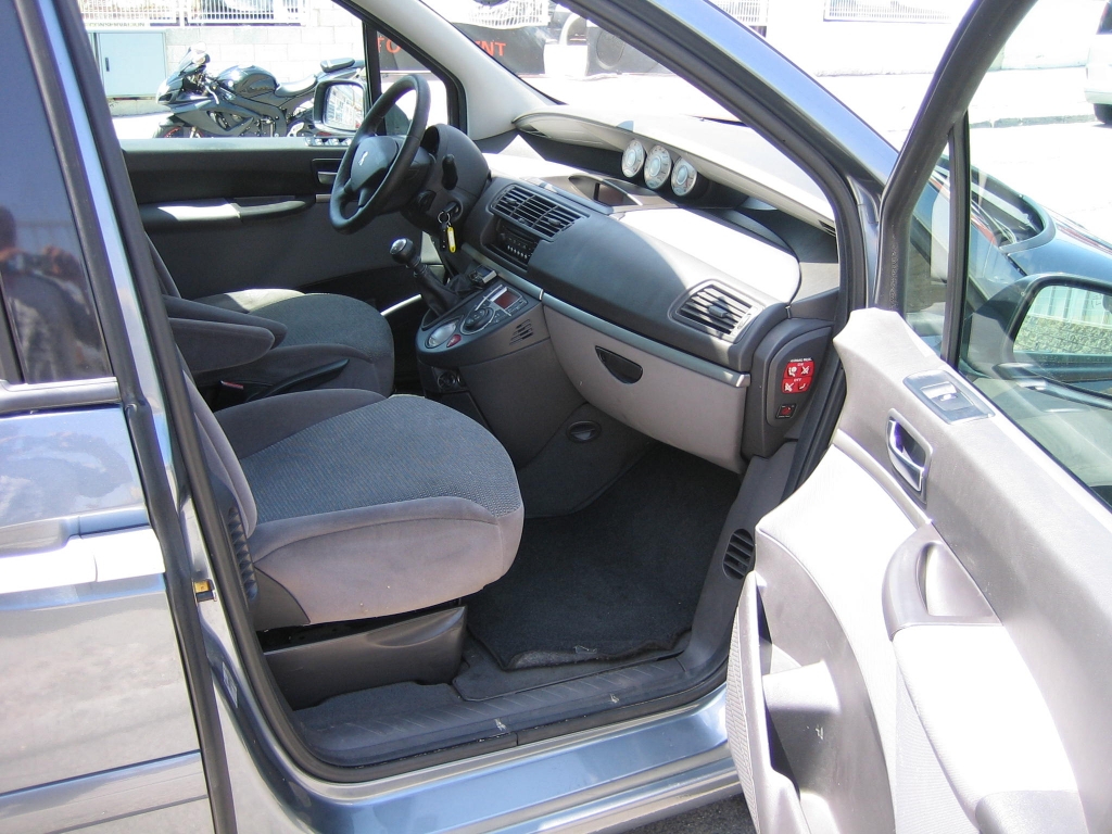 VISTA INTERIOR DERECHO PEUGEOT 807 2.2 HDI 130CV 8 PLAZAS