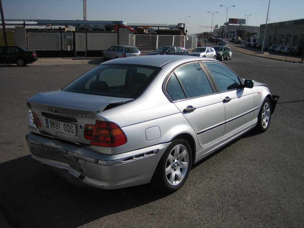 VISTA TRASERA DERECHA BMW 320 D 2.0 150CV