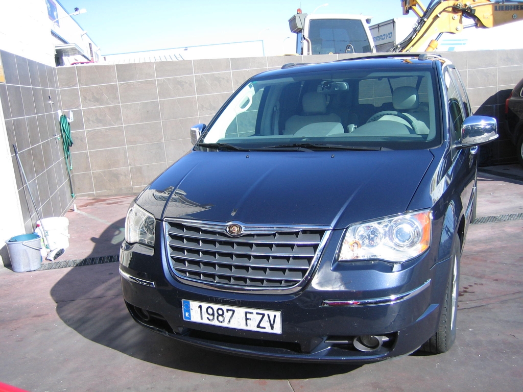 VISTA DELANTERA CRYSLER GRAND VOYAGER LIMITED 2.8 CRD 163CV 7 PLAZAS
