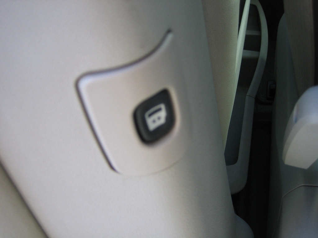 VISTA PUERTAS LATERALES ELECTRICAS VISTA ASIENTOS 7 PLAZAS 