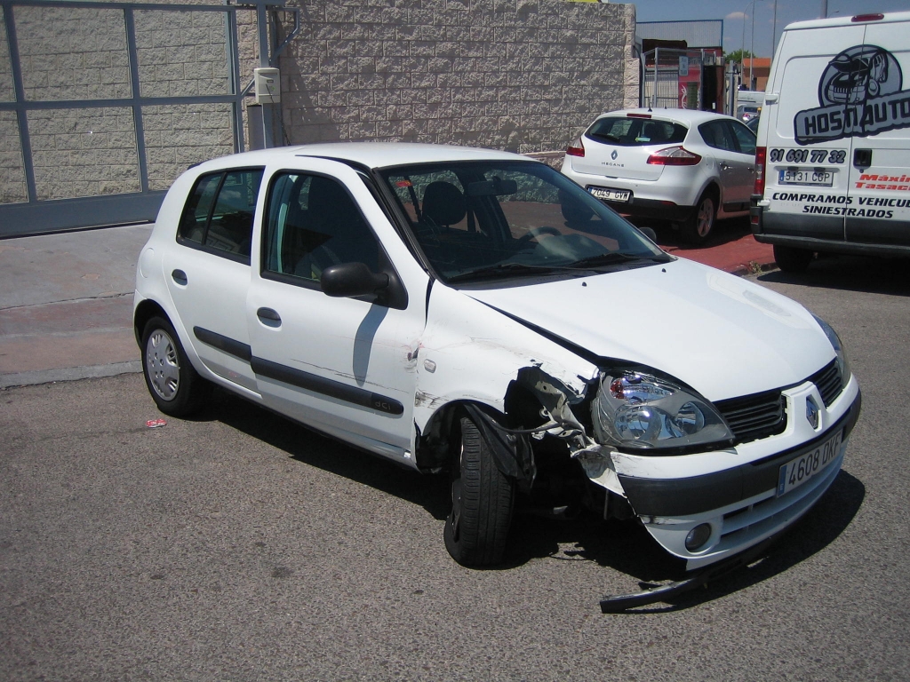 VISTA DELANTERA DERECHA RENAULT CLIO 1.5 DCI 65CV