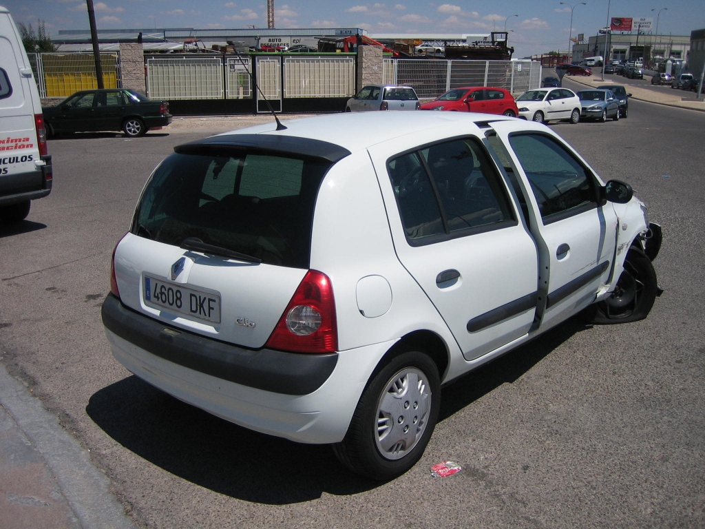 VISTA TRASERA DERECHA RENAULT CLIO 1.5 DCI 65CV