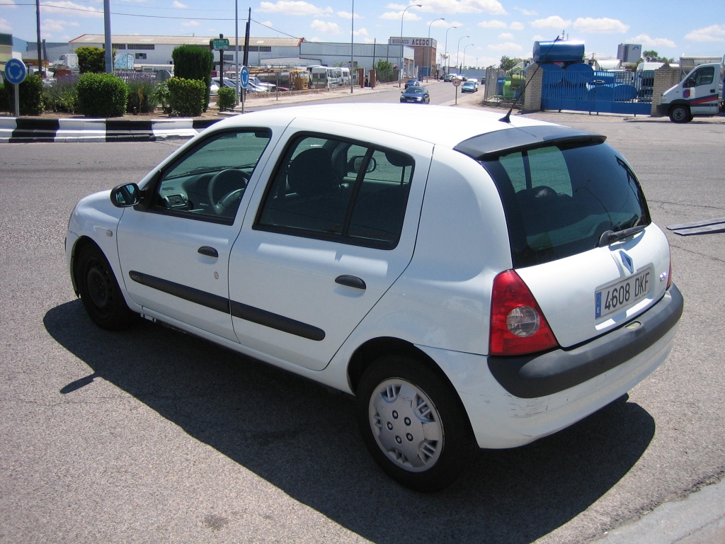 VISTA TRASERA IZQUIERDA RENAULT CLIO 1.5 DCI 65CV