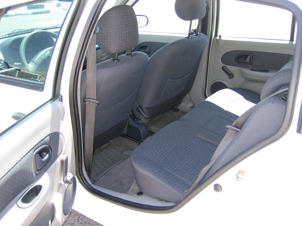 VISTA INTERIOR TRASERO RENAULT CLIO 1.5 DCI 65CV
