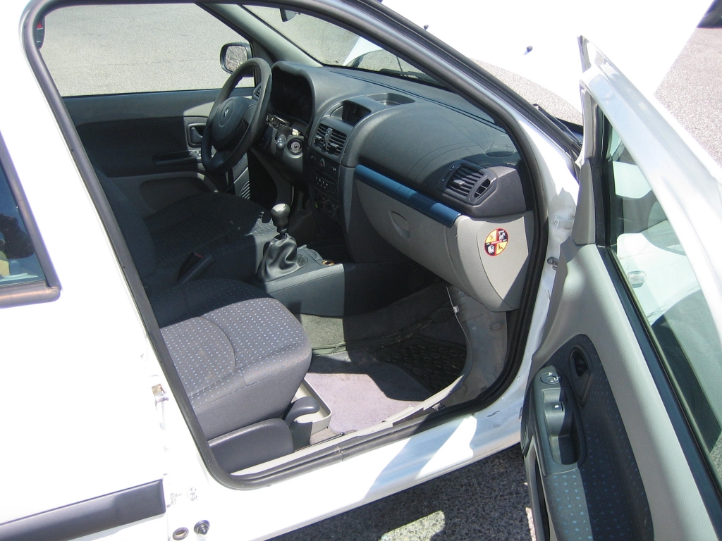 VISTA INTERIOR DERECHO RENAULT CLIO 1.5 DCI 65CV