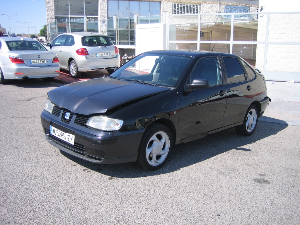 VISTA DELANTERA IZQUIERDA SEAT CORDOBA 1.9 SDI 65CV