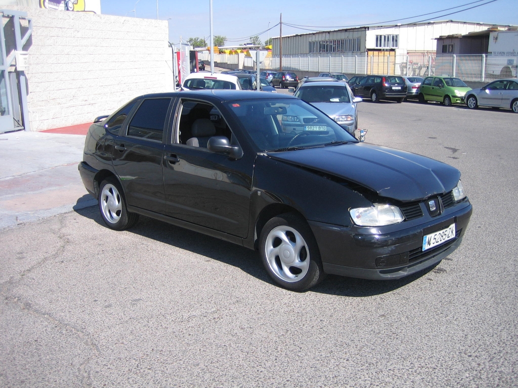 VISTA DELANTERA DERECHA SEAT CORDOBA 1.9 SDI 65CV