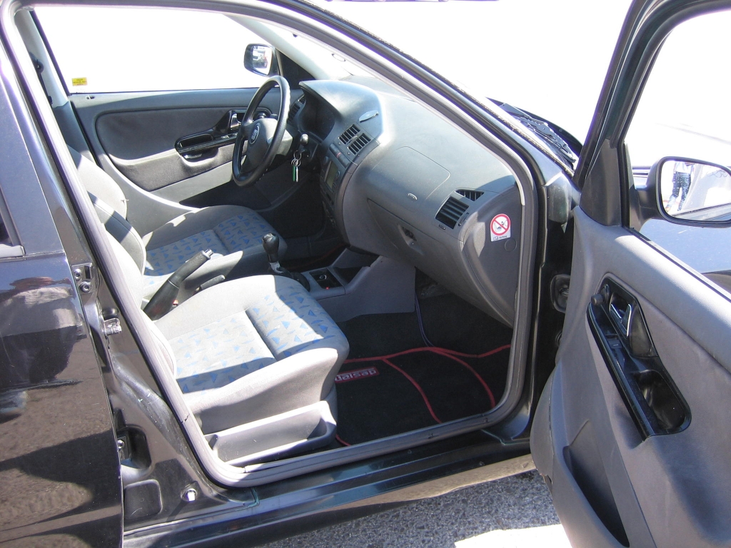 VISTA INTERIOR DERECHO SEAT CORDOBA 1.9 SDI 65CV
