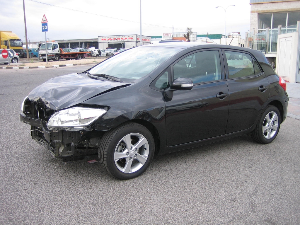 VISTA DELANTERA IZQUIERDA TOYOTA AURIS 1.4 D4D 90CV 