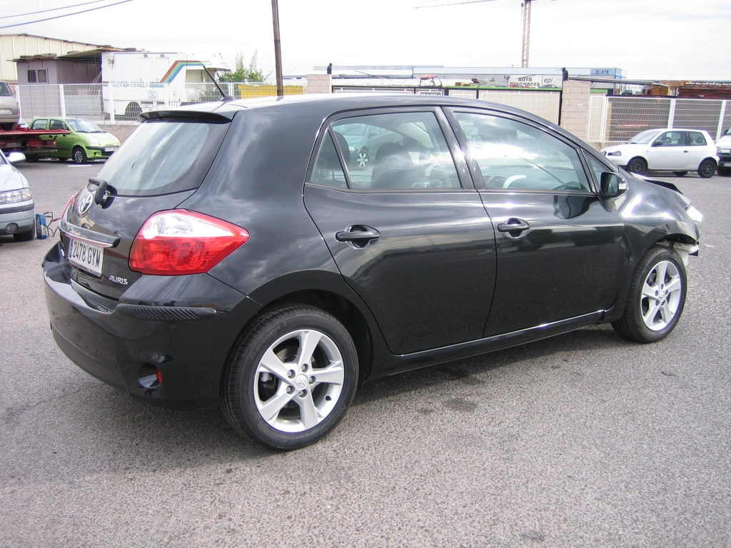 VISTA TRASERA DERECHA TOYOTA AURIS 1.4 D4D 90CV