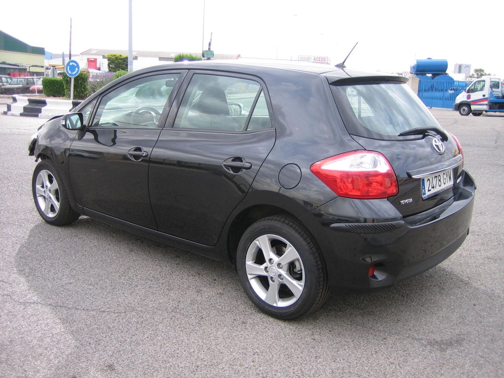 VISTA TRASERA IZQUIERDA TOYOTA AURIS 1.4 D4D 90CV